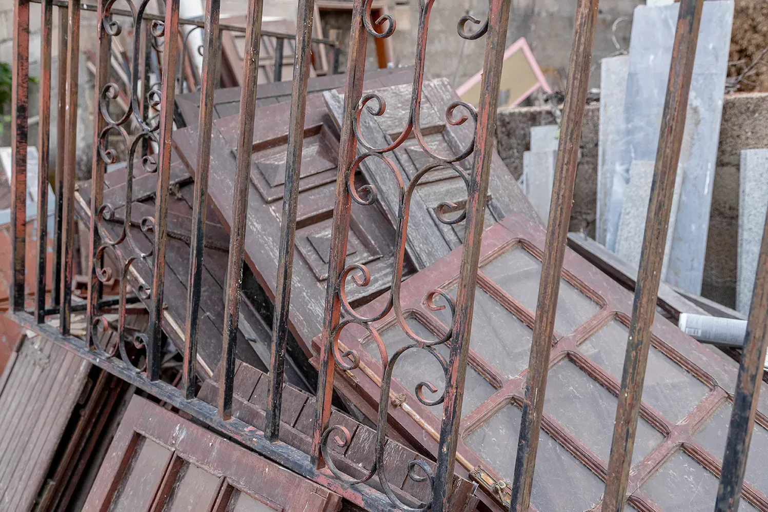 Vielles portes en bois et fenêtreswebp